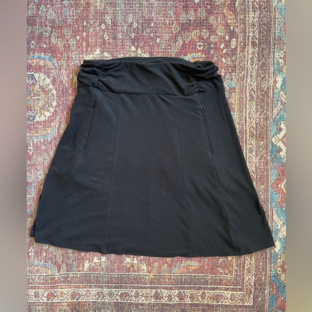 Medium women’s SCOTTEVEST Sandy Skirt knee length with hidden pockets